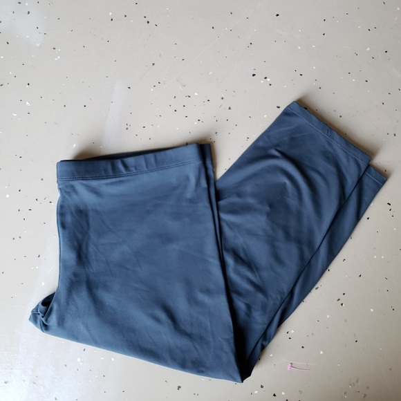GAP Pants - GAP Capri Yoga Pants in Women Size XL